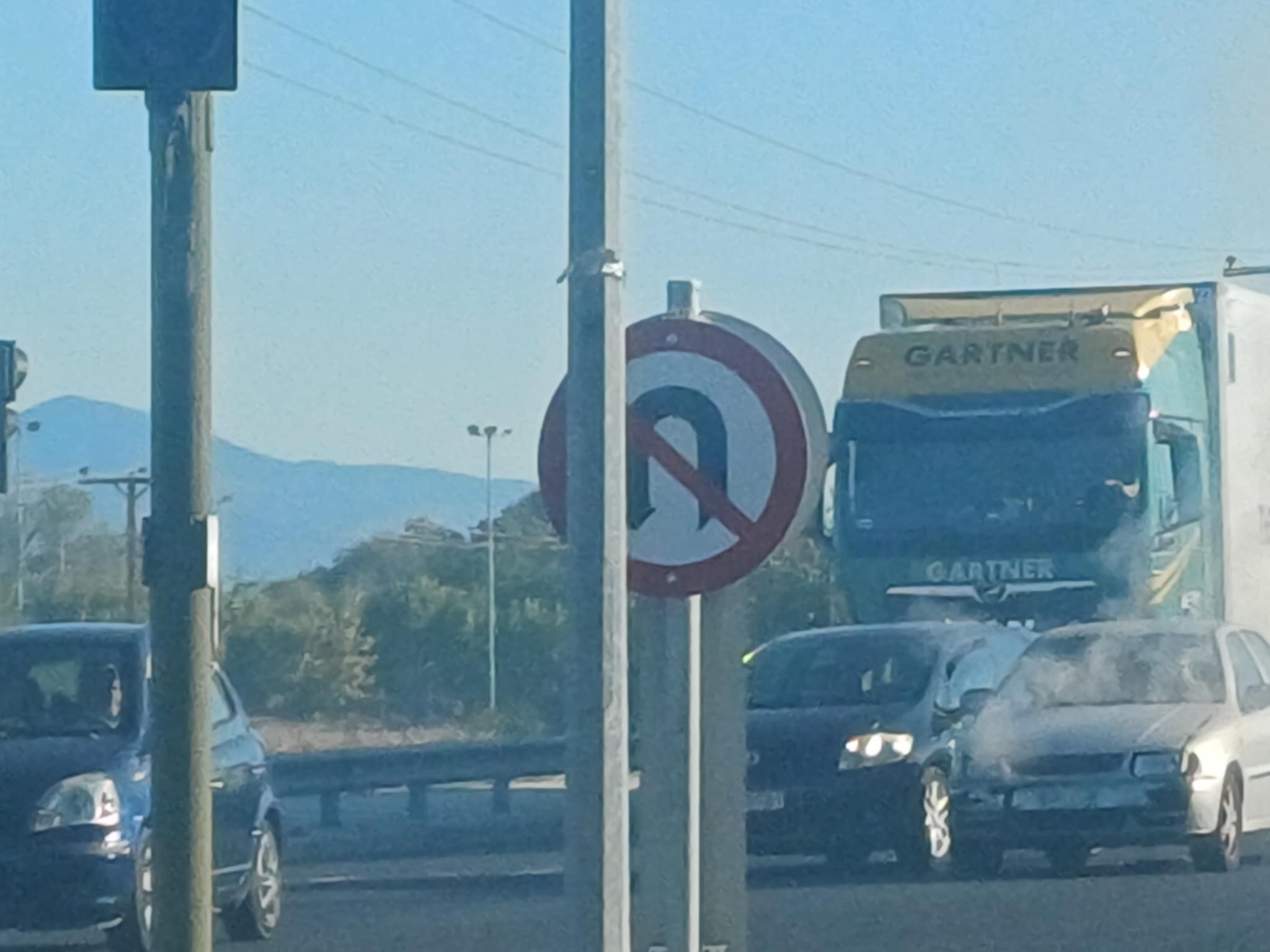 Λάρισα: Αυτοκίνητο πήρε φωτιά εν κινήσει - Συναγερμός στην Πυροσβεστική