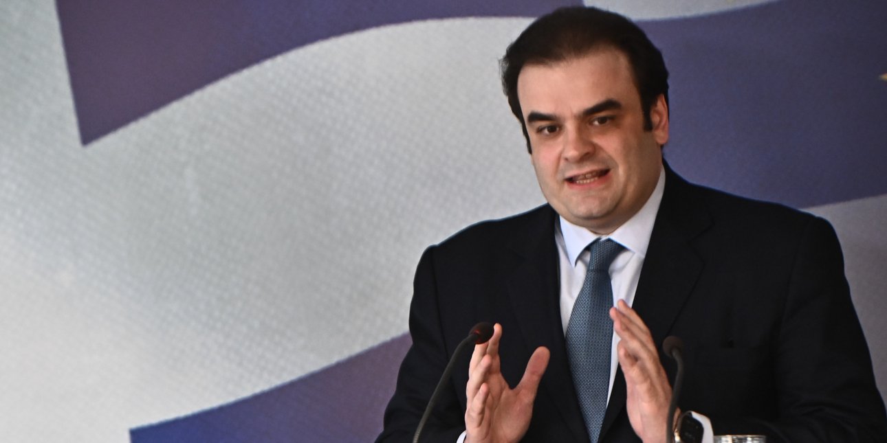 «Μειώνουμε τους φορολογικούς συντελεστές για εισοδήματα άνω των 10.000 ευρώ» - Live η εξειδίκευση Πιερρακάκη