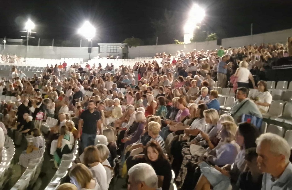 Εντυπωσίασε το Λύκειο Ελληνίδων με την παράσταση «Έλα Παναγιά μου σώσε, νουν και λογισμόν μου δώσε» (Φωτ.+vide