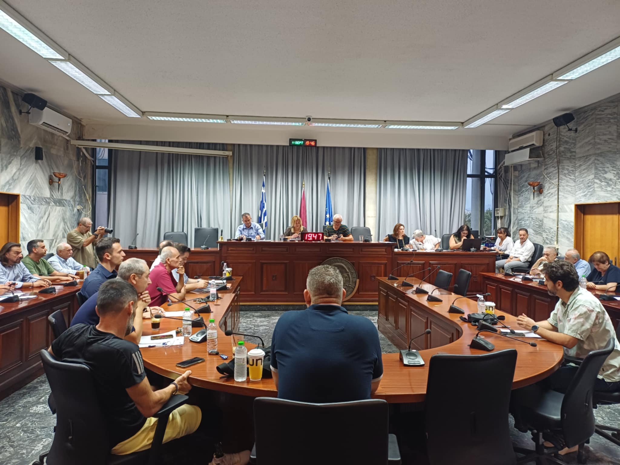 O Θ. Μαμάκος κάλεσε σε απολογία υπάλληλο του δημοτικού ραδιοφώνου για ρατσιστικά σχόλια κατά του Γιάννη Αντετοκούμπο