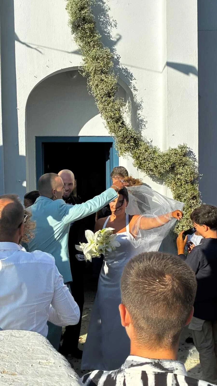 Παντρεύτηκε η κόρη του Λαυρέντη Μαχαιρίτσα στην Τήνo -Οι πρώτες φωτό της νύφης