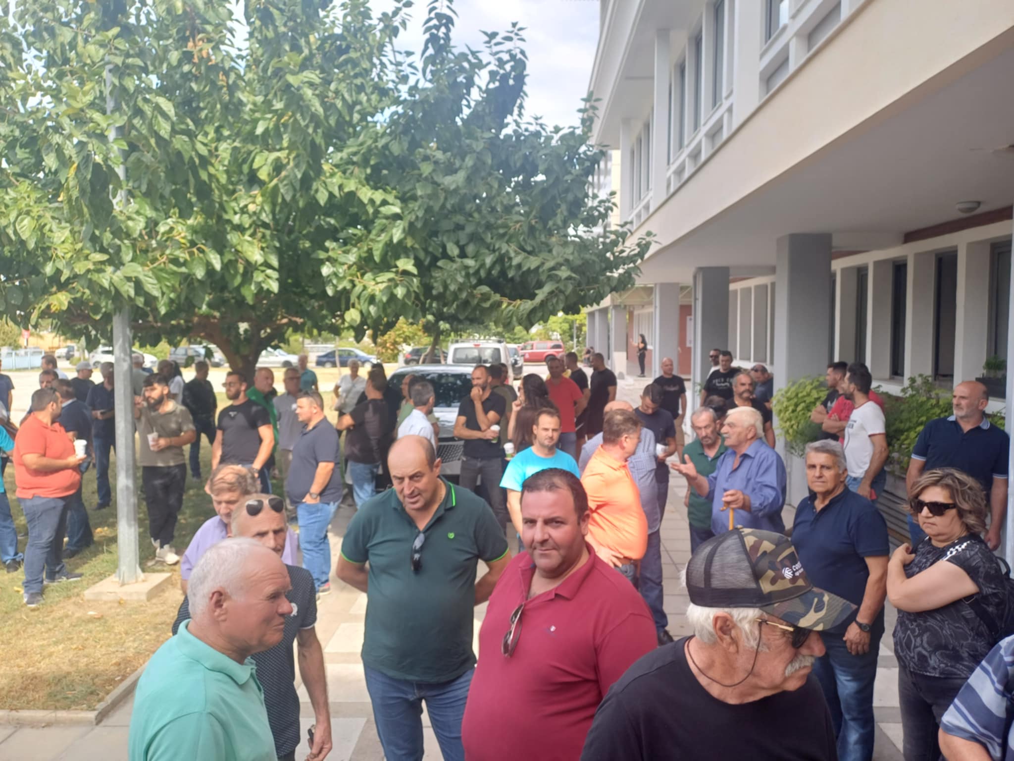 Πανελλαδική διαμαρτυρία κτηνοτρόφων στην περιφέρεια -ζητούν άμεσα αποζημιώσεις και εμβόλιο για την  ευλογιά (ΦΩΤΟ+video)