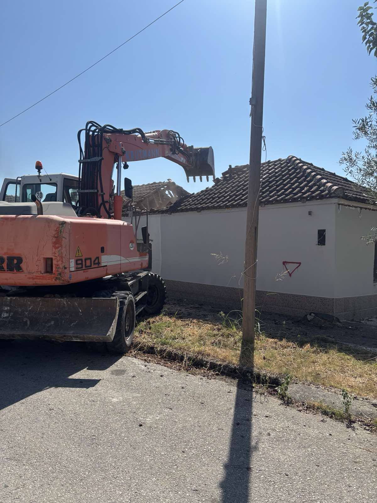 Δήμος Παλαμά: Συνεχίζεται η κατεδάφιση και απομάκρυνση σπιτιών που είχαν πληγεί από τον «Ντάνιελ»