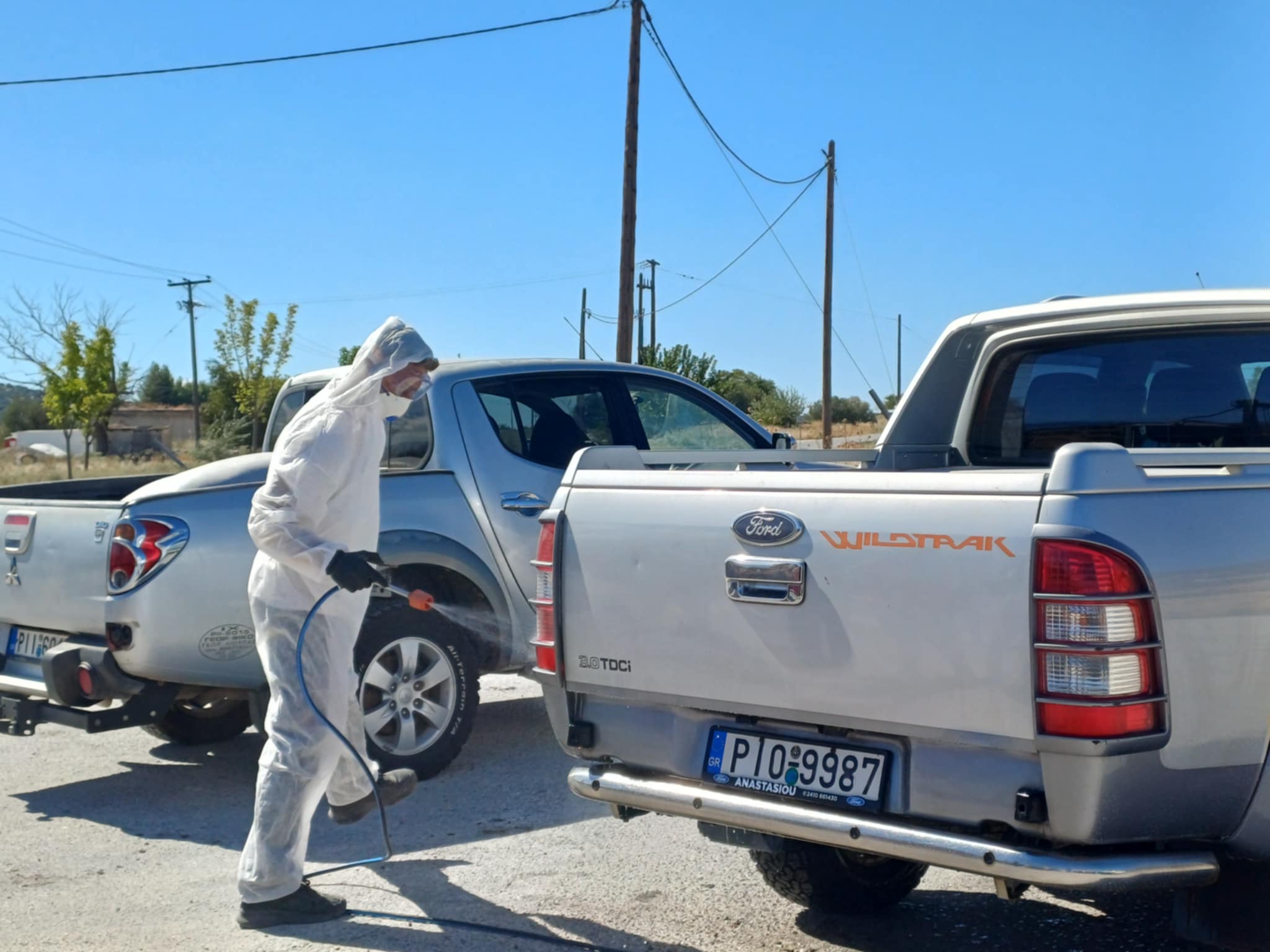 Έκτακτη επίσκεψη Κουρέτα, Κέλλα σε σταθμό απολύμνασης στο Μακρυχώρι- ένταση με κτηνοτρόφους που ζητούν εμβόλιο (ΦΩΤΟ+video)