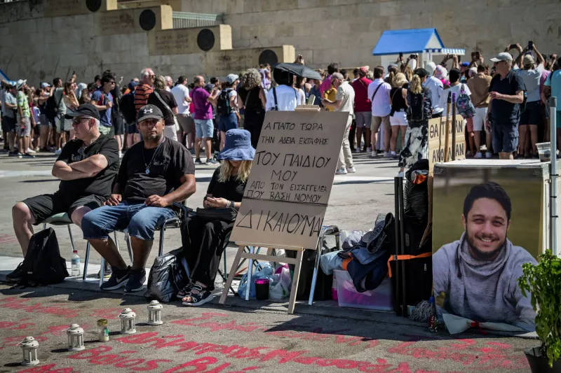 Πατέρας θύματος των Τεμπών που κάνει απεργία πείνας στο Σύνταγμα ζητά στήριξη από το λαό της Λάρισας (video)