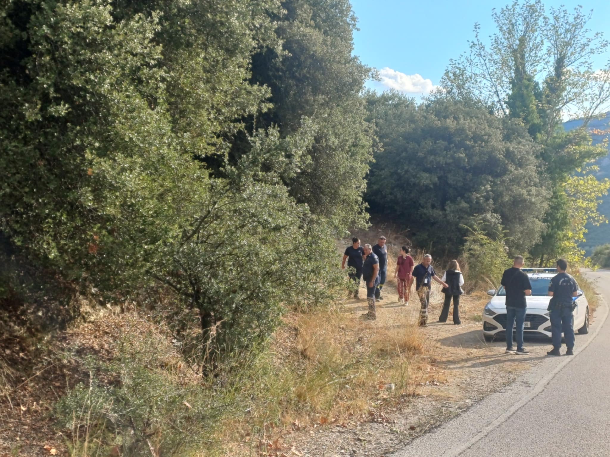 Λάρισα: Μεγάλη επιχείρηση της ΕΜΑΚ για εγκλωβισμένο άντρα σε σπηλιά – Φέρεται να έψαχνε λίρες -δείτε εικόνες