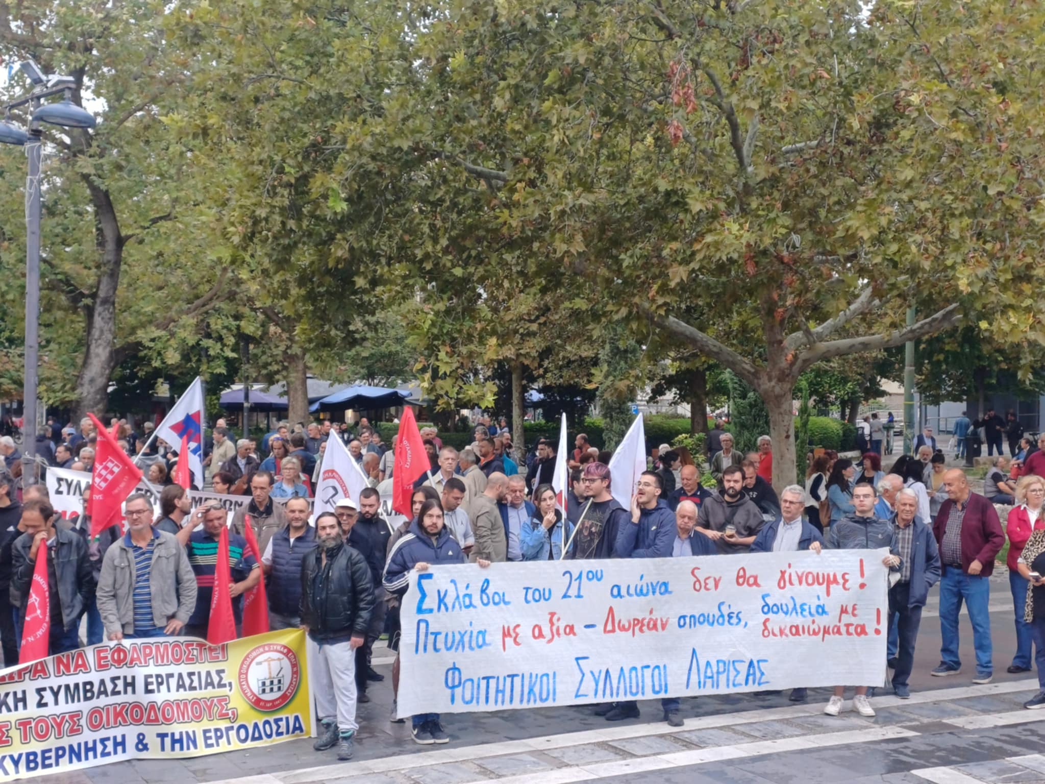 Κοινή απεργιακή συγκέντρωση Εργατικού Κέντρου και ΑΔΕΔΥ στην κεντρική πλατεία ενάντια στο 13ωρο (ΦΩΤΟ+video)