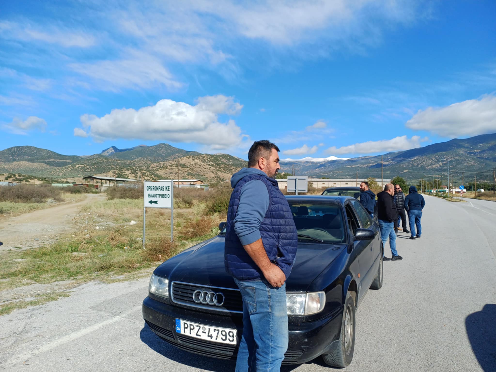Έντονη διαμαρτυρία κτηνοτρόφων στους Γόννους για τον τόπο υγειονομικής ταφής προβάτων από μολυσμένη μονάδα (ΦΩΤΟ)