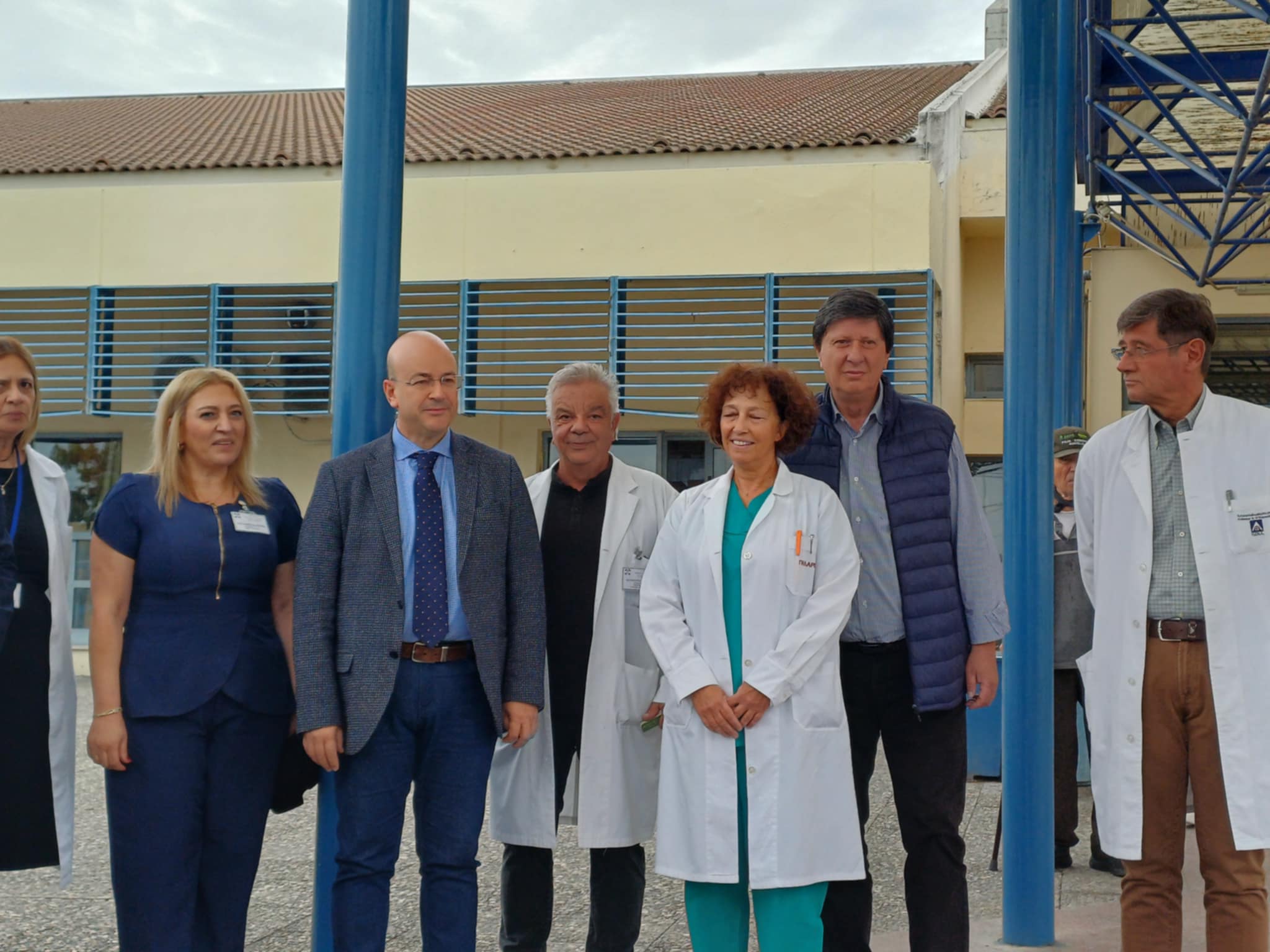 Τελετή παράδοσης οχήματος στο Πανεπιστημιακό για εξωτερικές αιμοληψίες (ΦΩΤΟ)