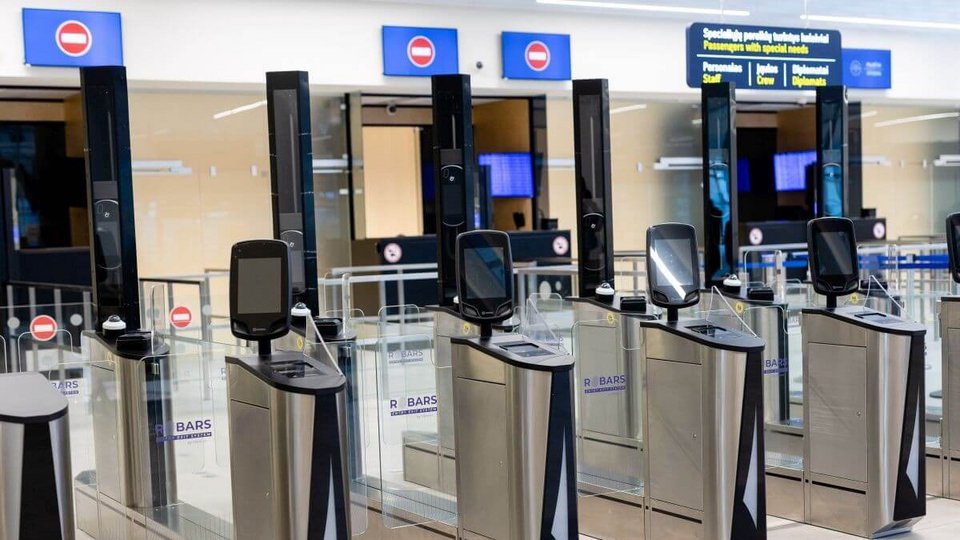 Τέλος τα διαβατήρια: Η ΕΕ περνά στην εποχή των «έξυπνων συνόρων» -Τι αλλάζει για ταξιδιώτες και μετανάστες
