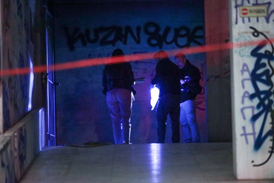 Έκρηξη σε παράρτημα του υπ. Αγροτικής Ανάπτυξης: Φθορές στην είσοδο, έρευνες της ΕΛΑΣ στο σημείο