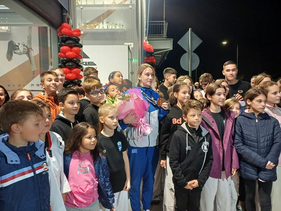 Η θερμή υποδοχή της Χριστιάνας Ιακωβάκη της Λαρισαία που λάμπει διεθνώς! (ΦΩΤΟ+video)