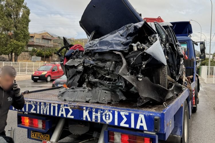 Τραγωδία: Τρεις νεκροί σε καραμπόλα στον παράδρομο της Αθηνών-Λαμίας -Nεκρός οδηγός μηχανής στην Αθηνών-Κορίνθου