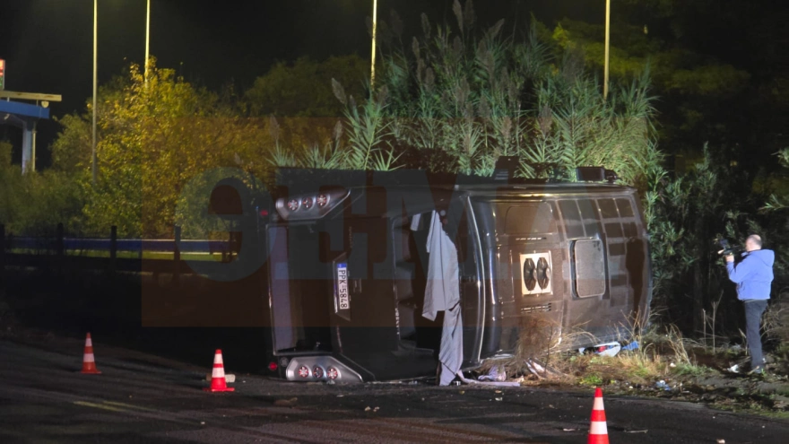 Ελιγμό για να αποφύγει σκύλο έκανε ο οδηγός του λεωφορείου που ανατράπηκε στο Ριζόμυλο (ΦΩΤΟ+video)