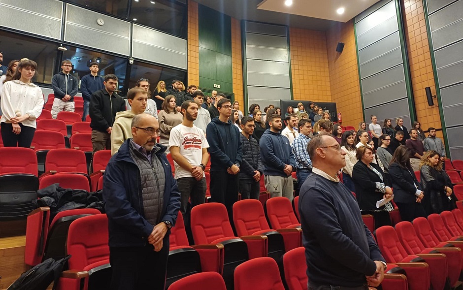 Τρισάγιο  στο αμφιθέατρο «Ιπποκράτης» της Ιατρικής Λάρισας στη μνήμη των δωρητών σώματος (ΦΩΤΟ+video)