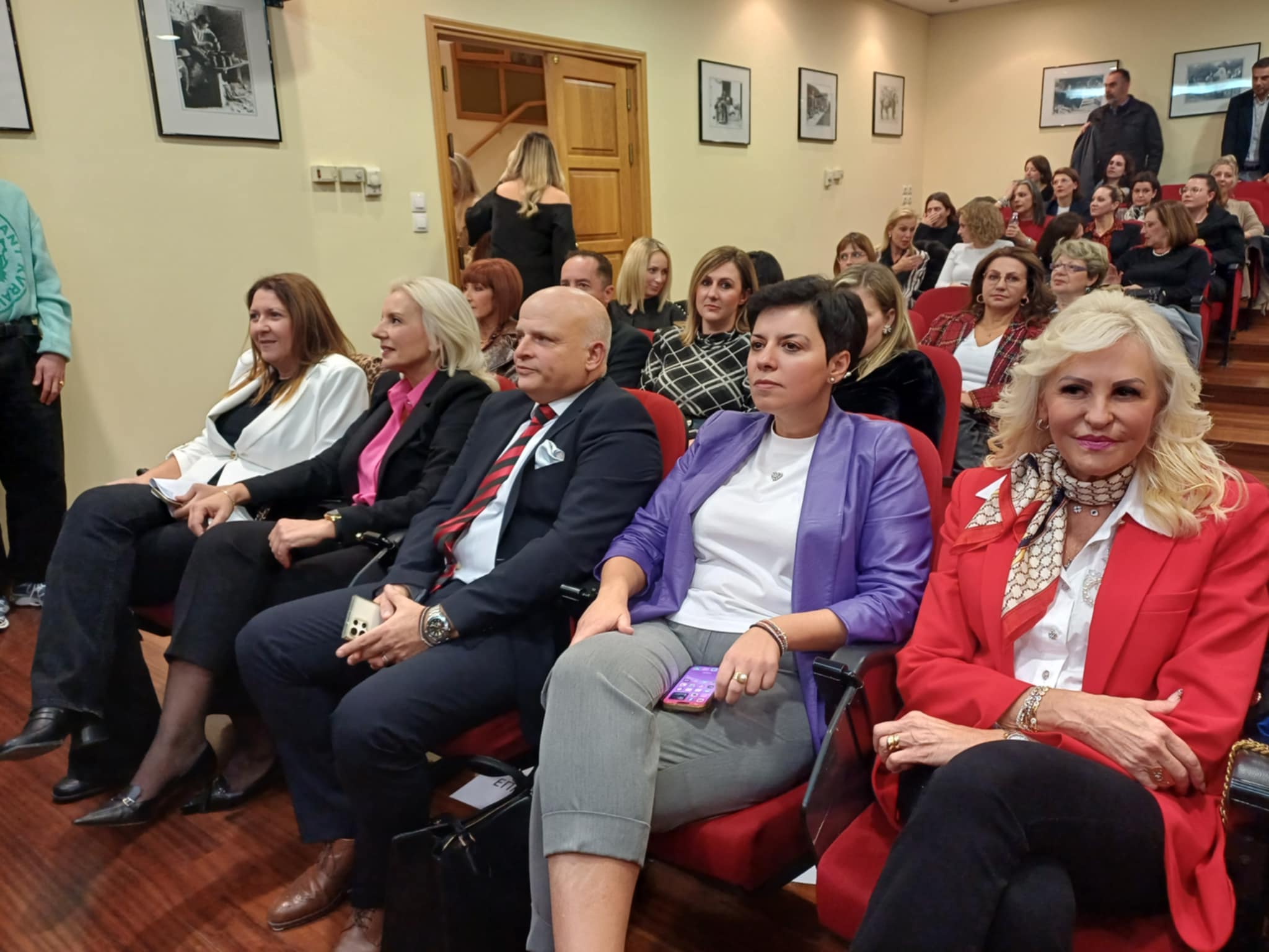 Μεγάλη συμμετοχή στην εκδήλωση του Επιμμελητηρίου Λάρισας για τη γυναικεία επιχειρηματικότητα (ΦΩΤΟ)