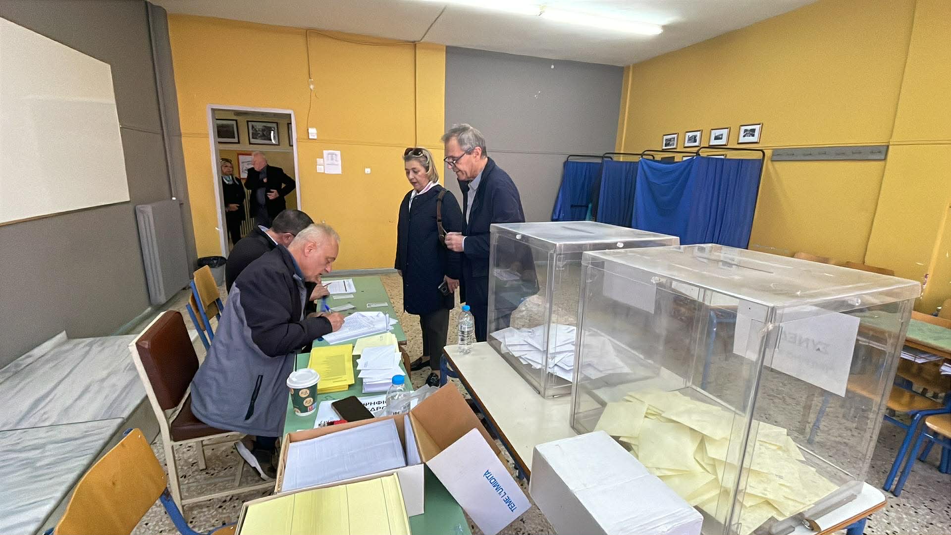 Με μεγάλη συμμετοχή οι εκλογές της Νέας Δημοκρατίας στη Λάρισα (ΦΩΤΟ)