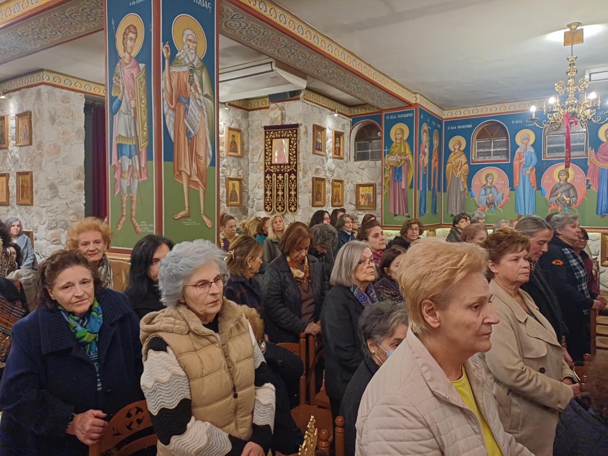 Πλήθος πιστών στο Μητροπολιτικό Παρεκκλήσιο της Αγίας Αικατερίνης, στην περιοχή του Αλκαζάρ (ΦΩΤΟ)