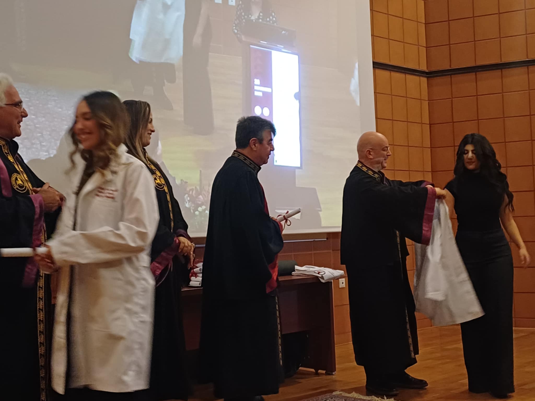 Γιορτή της Λευκής Ποδιάς (White Coat Ceremony) του Ξενόγλωσσου Προγράμματος Σπουδών της Ιατρικής, στη Λάρισα (ΦΩΤΟ+video)