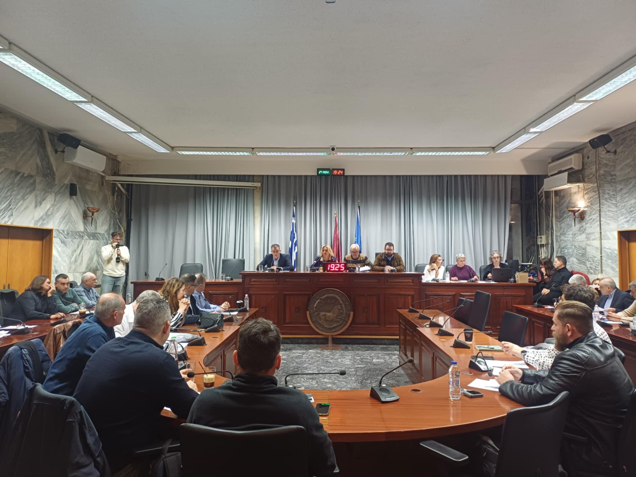 Βολές Νταφούλη, Γιανακόπουλος στο δημοτ. συμβούλιο κατά Σερέτη για την κατάργηση της Παιδιατρικής του ΓΝΛ (ΦΩΤΟ+video)