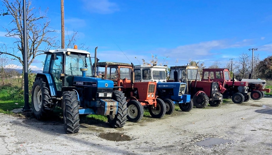 Μπλόκα στη Νίκαια, στον Ε-65 στην Καρδίτσα και στο Μεγαλοχώρι Τρικάλων δίπλα στον Ε-65