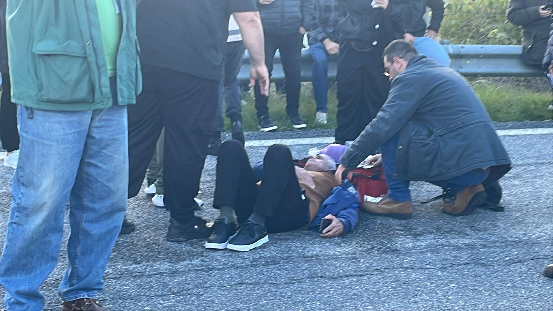 Γνωστός ναγροτοσυνδικαλιστής της Λάρισας στο πανεπιστημιακό μετά ατ εεπεισόδια μετα ΜΑΤ στη Νίκαια (ΦΩΤΟ+video)