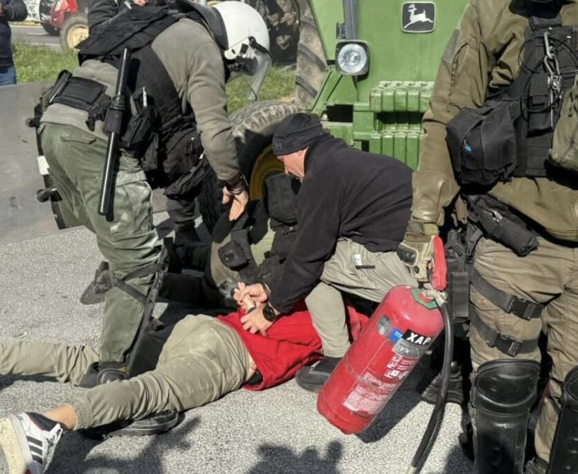 Η ανάρτηση του Βαγγε΄λη Παναγιώτου για την επίθεση των ΜΑΤ με χημικά εις βάρος των αγροτών