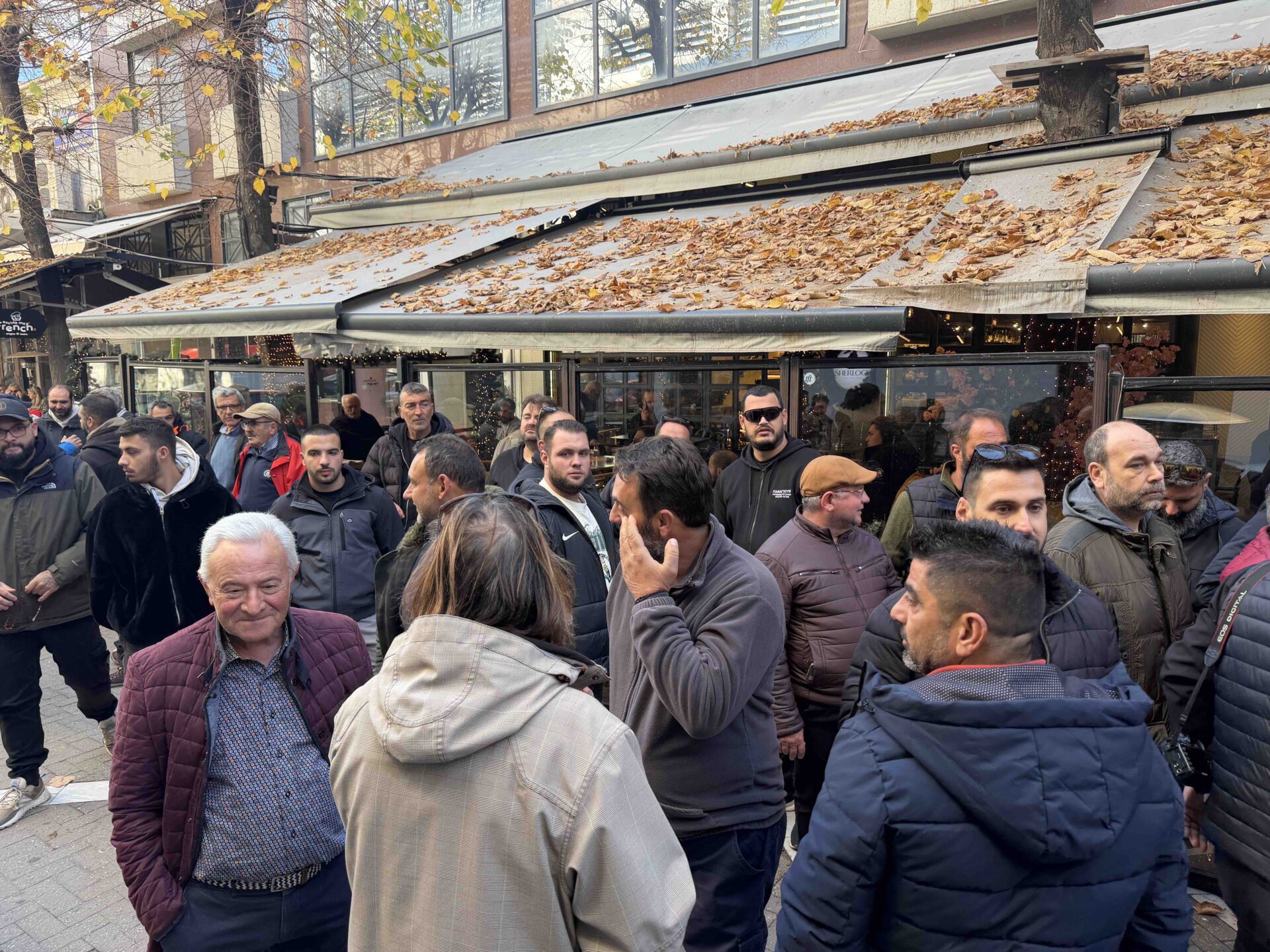 Για τις 4 Δεκεμβρίου πήραν δικάσιμο οι τρεις αγρότες που συνελήφθησαν -πλήθος αγροτών για συμπαράσταση στα δικαστήρια (ΦΩΤΟ)