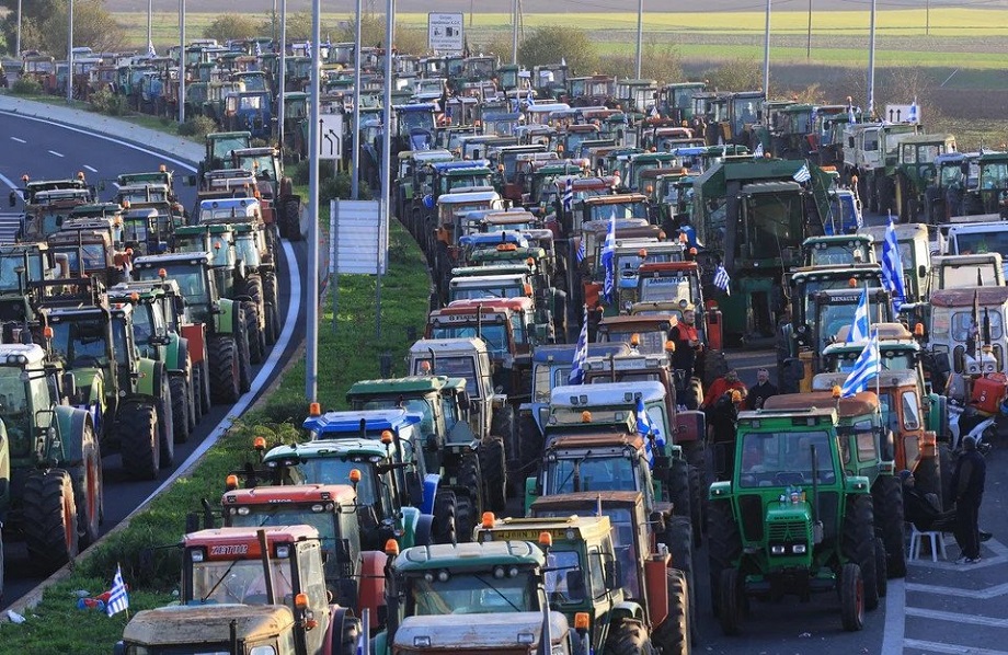 Ενισχύονται τα μπλόκα της Νίκαιας και του Ε-65-Συμπαράσταση στους συλληφθέντες αγρότες