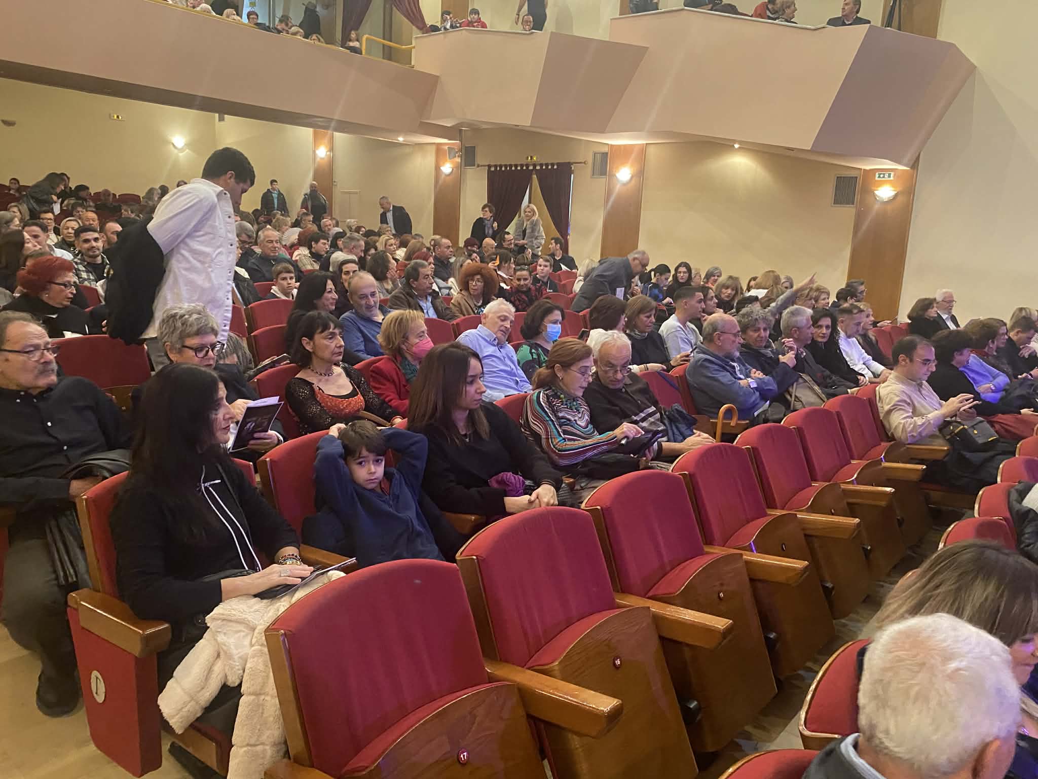 Πλήθος κόσμου χειροκρότησε θερμ΄-α τη Φιλαρμονική της Λάρισας στην επετειακή εμβληματική της συναυλία στο ΔΩΛ (ΦΩΤΟ+video)