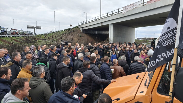 Αποκλεισμούς παρακαμπτηρίων και του λιμανιού του Βόλου αποφάσισαν οι Θεσσαλοί αγρότες