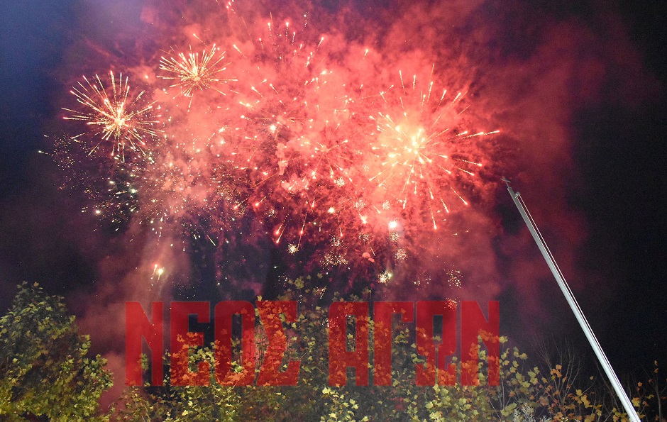 Η Καρδίτσα φώτισε το Χριστουγεννιάτικο Δέντρο και τις ψυχές χιλιάδων Καρδιτσιωτών (ΦΩΤΟ)