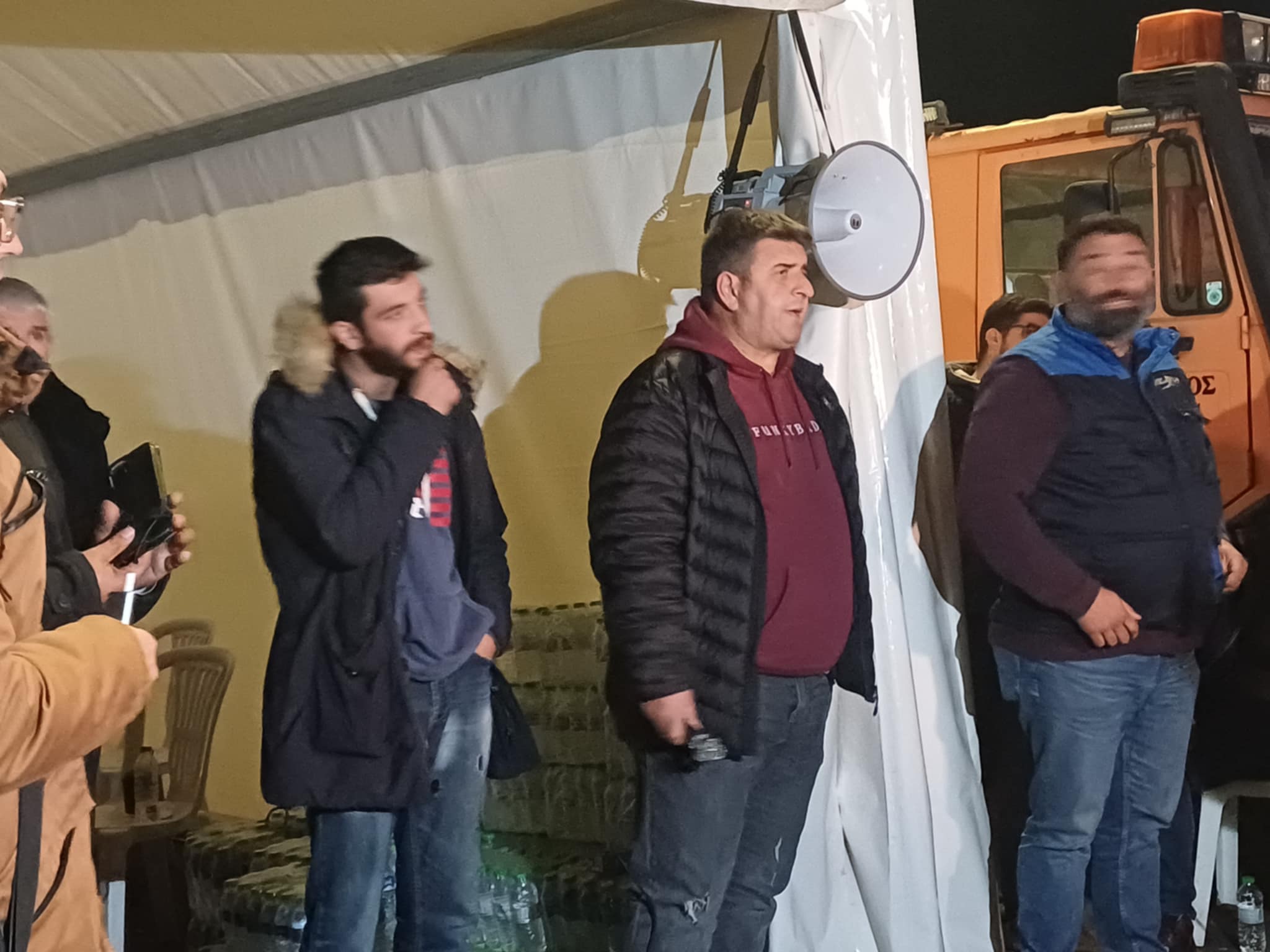 Μπλόκο Νίκαιας: Δεν μας εκφοβίζουν οι διώξεις Αρείου Πάγου- Αύριο λιμάνι Βόλου, Παρασκευή με τρακτέρ στη Λάρισα (ΦΩΤΟ+video