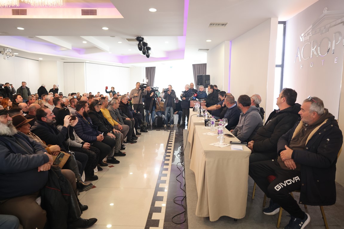 Χριστούγεννα στα μπλόκα θα κάνουν οι αγρότες - Από Τρίτη θα διευκολύνουν τη διέλευση των ταξιδιωτών