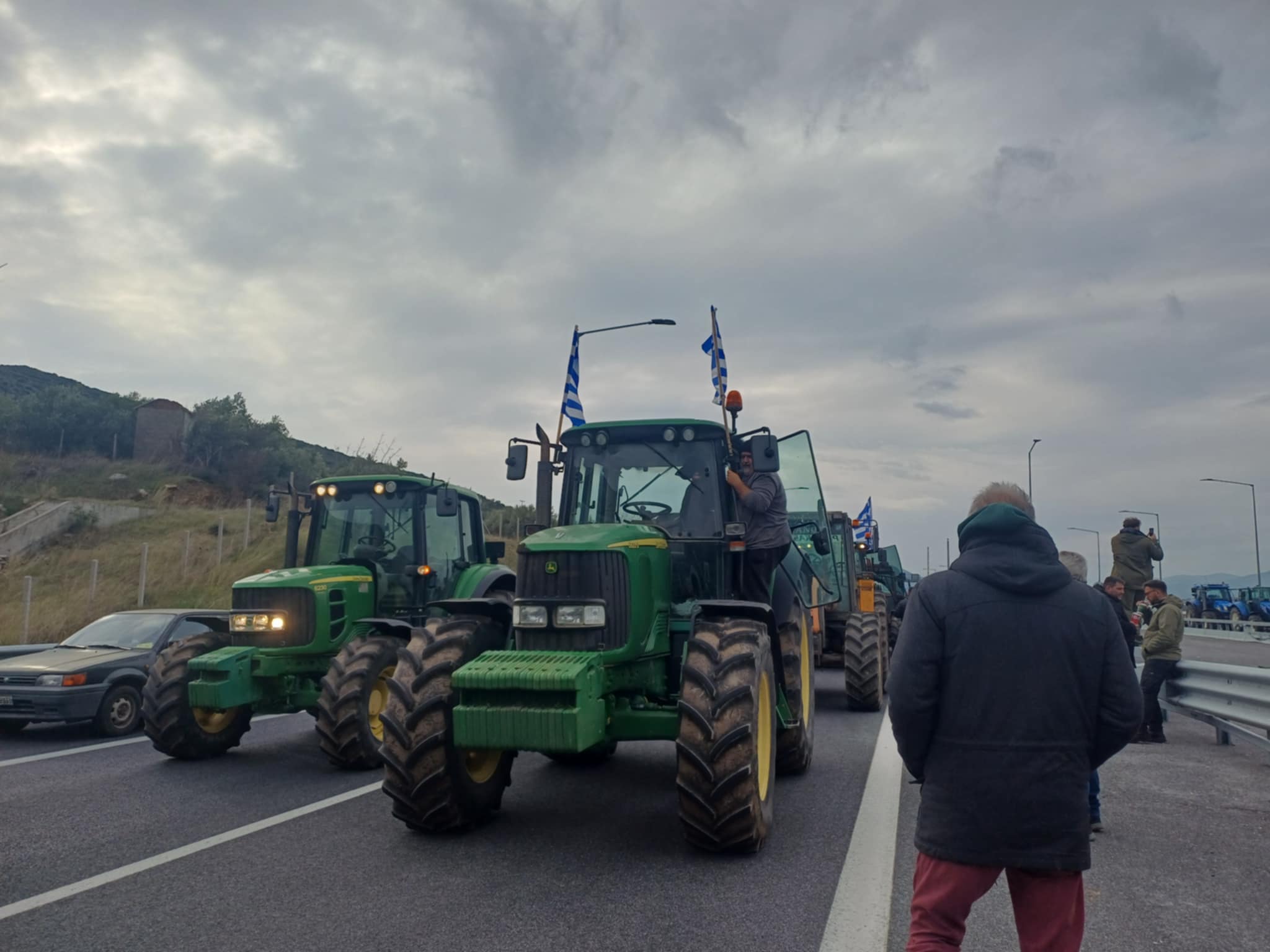 Μπλόκα αγροτών: Άνοιξαν οι σήραγγες των Τεμπών