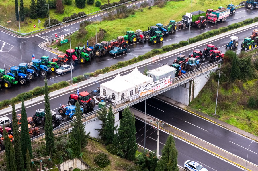 Ανοίγουν δύο λωρίδες κυκλοφορίας σε Ριτσώνα, Κάστρο Βοιωτίας και Αμφίκλεια -ουρά χιλιομέτρωνκαι στον Πλατύκαμπο (video)