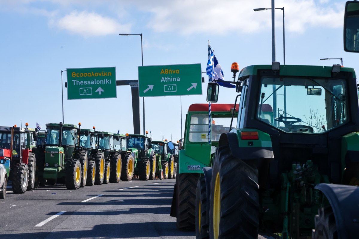 Αγροτικές κινητοποιήσεις: Η «σκόνη» από τα διασπαστικά «μπλόκα του διαλόγου» πεισμώνει τους αγρότες