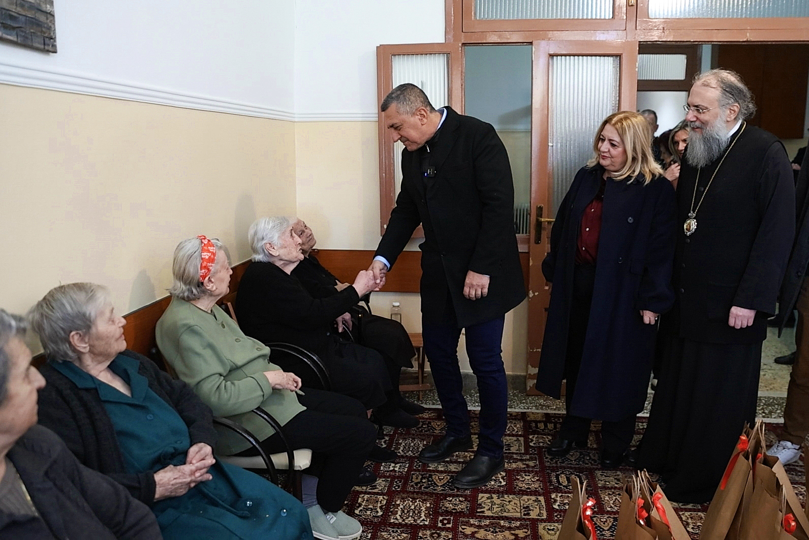 Επίσκεψη του Περιφερειάρχη Θεσσαλίας Δημήτρη Κουρέτα στο Εκκλησιαστικό Γηροκομείο «Άγιος Νικόλαος» στα Μεγάλα Καλύβια