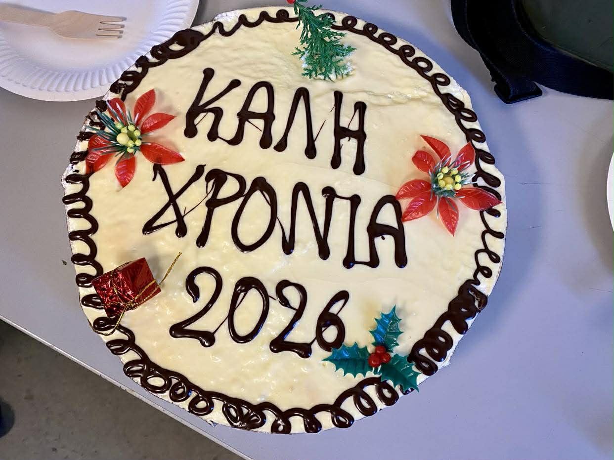 Έκοψαν την πρωτοχρονιάτικη πίτα τους οι εργαζόενοι βα΄ρδιας του ΕΚΑΒ στη Λάρισα (ΦΩΤΟ)