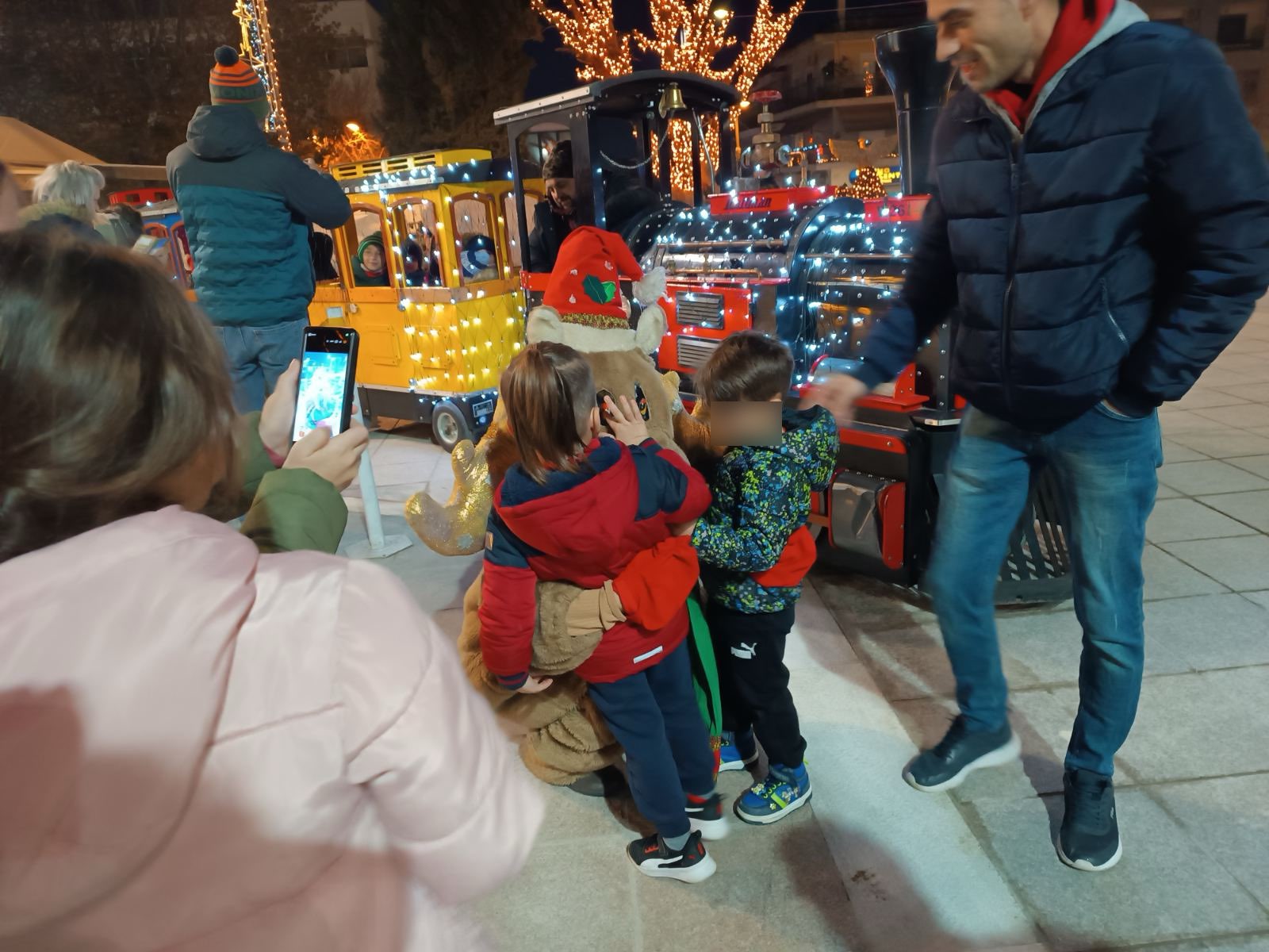 Γιορτινή βόλτα στα Φάρσαλα με το Christmas Mini Express Train (ΦΩΤΟ)