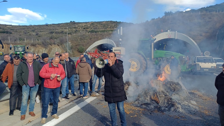 Αγρότες: Διπλή αντιπροσωπεία στη συνάντηση με Μητσοτάκη - «Λύσεις ή γενικός αποκλεισμός»