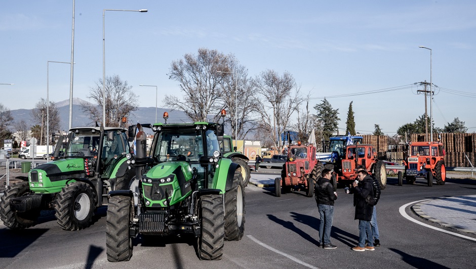 Το μπλόκο της Νίκαιας προτείνει κάθοδο στην Αθήνα με τρακτέρ  για να συναντηθούν με τον πρωθυπουργό (video)