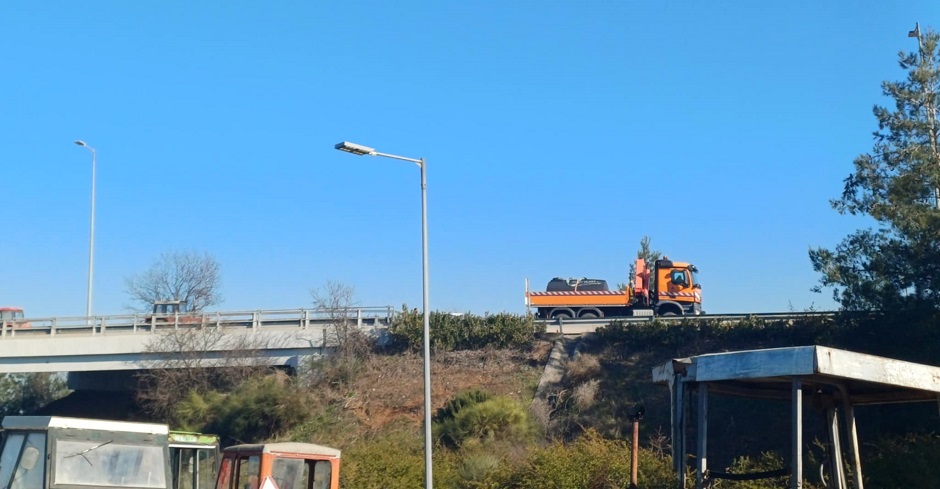 Άνοιξαν την αερογέφυρα στον μπλόκο της Νίκαιας οι αγρότες - πως γίνεται η κίνηση προς Θεσσαλονίκη