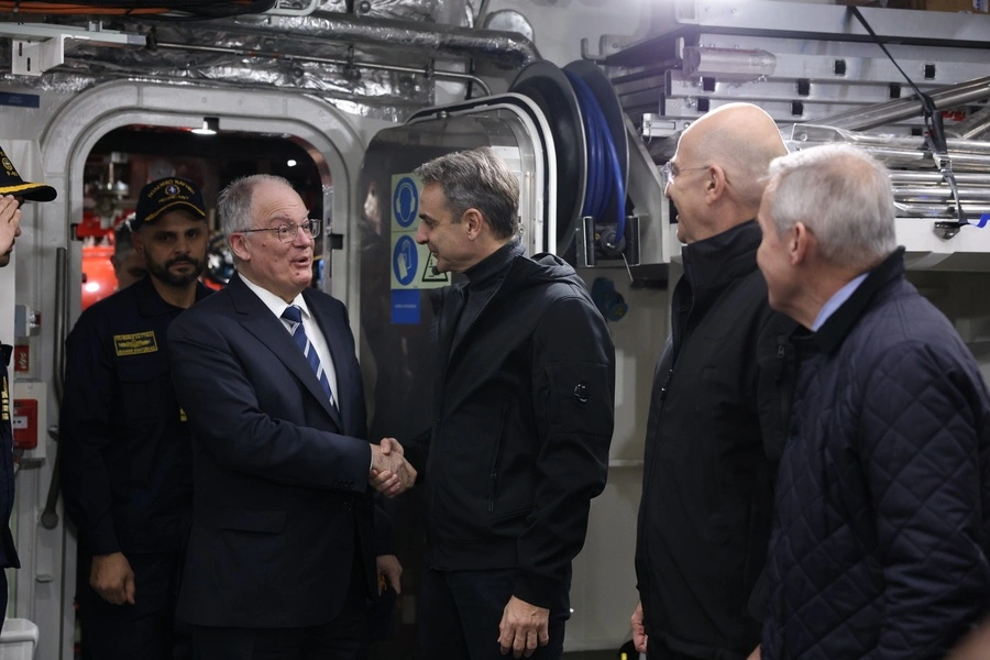 Η Ελλάδα υποδέχθηκε με τιμές τη φρεγάτα «Κίμων» -Μητσοτάκης: Χρέος να παραδώσω μια πατρίδα ασφαλέστερη από ό,τι την παρέλαβα