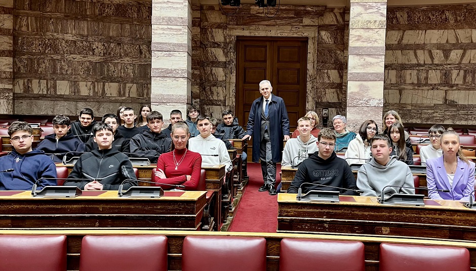 ΜΑΞΙΜΟΣ ΧΑΡΑΚΟΠΟΥΛΟΣ ΣΕ ΛΑΡΙΣΑΙΟΥΣ ΜΑΘΗΤΕΣ ΣΤΗ ΒΟΥΛΗ:  Fake news και με σφραγίδα του AI   