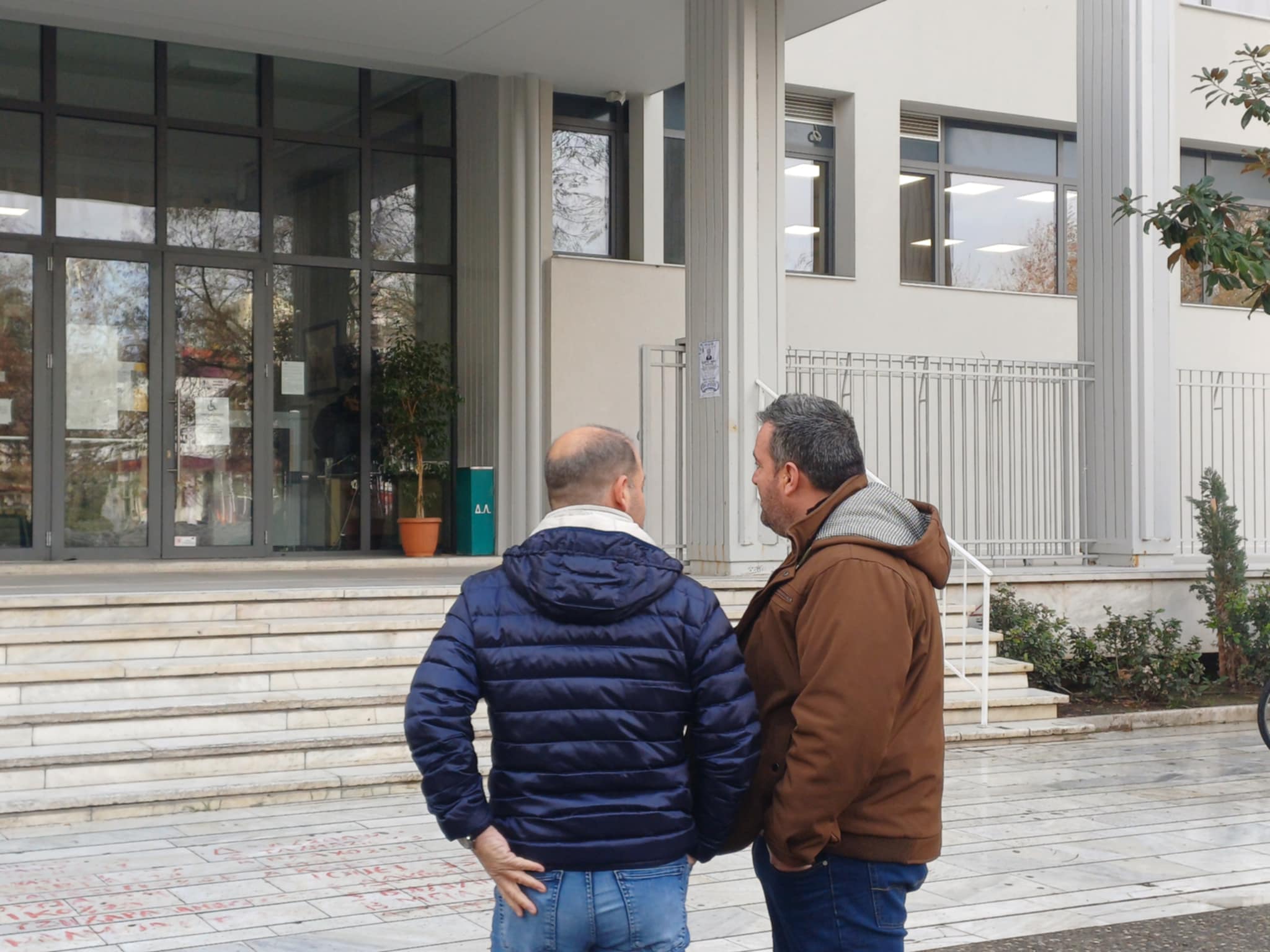 Κατέθεσαν μήνυση για τους βανδαλισμούς στα τρακτερ τους στο μπλόκο της Νίκαιας οι δύο αγρότες ΦΩΤΟ)