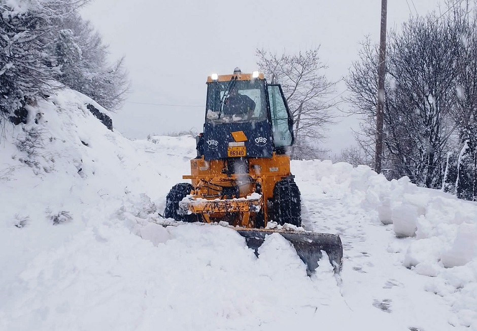 Άμεση κινητοποίηση στο Δήμο Αργιθεάς για προβλήματα από την κακοκαιρία σε κοινότητες, οδικό δίκτυο (ΦΩΤΟ)