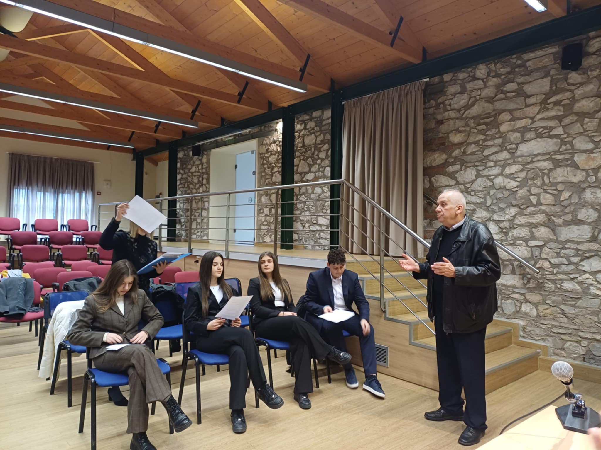 Μαθητές του προτύπου Γενικού Λυκείου Λάρισας πήραν συνέντευξη από το δήμαρχο Θανάση Μαμάκο (ΦΩΤΟ+video)