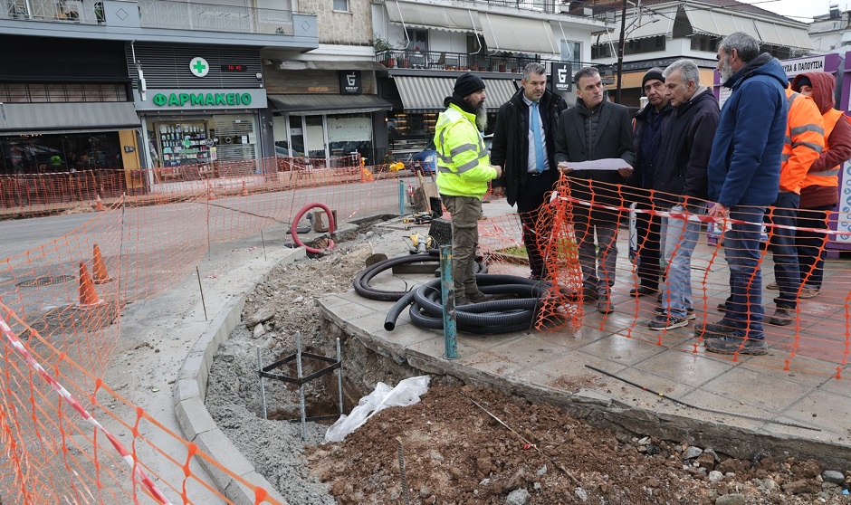 Δήμος Λαρισαίων: Φανάρια στη συμβολή των οδών Καραολή-Δημητρίου και 1ης Μεραρχίας στη Νεάπολη