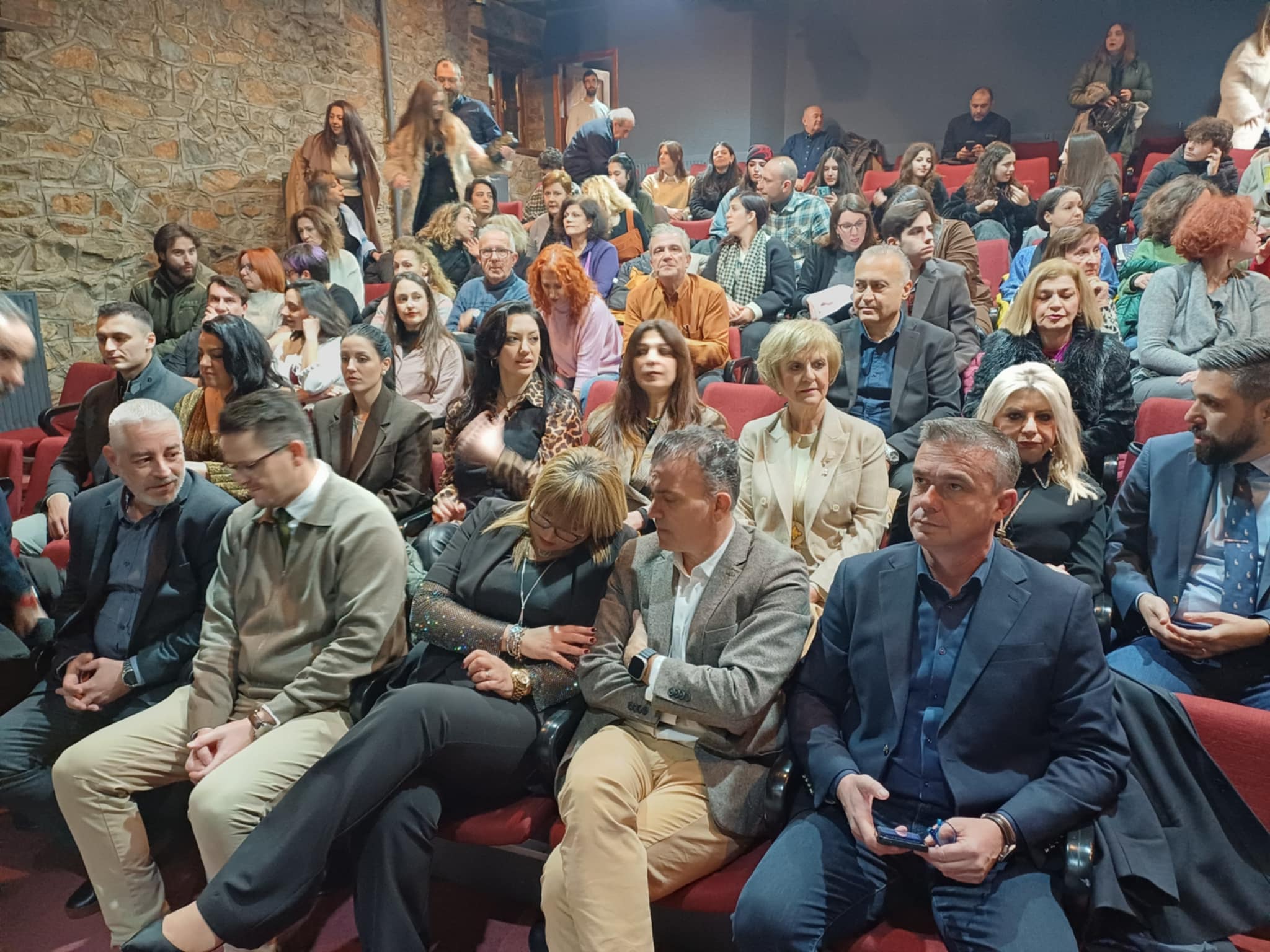 Έκοψε την πρωτοχρονιάτικη πίτα το Θεσσαλικό θεάτρο (ΦΩΤΟ+video)